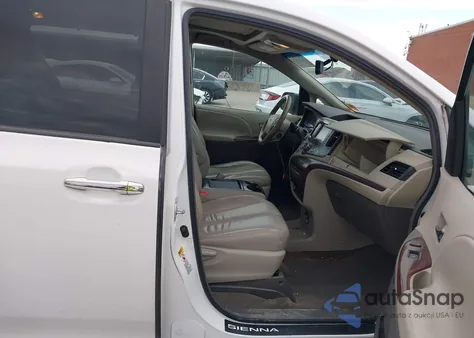 2011 Toyota Sienna Xle V6 z USA, uszkodzony, nr VIN 5TDYK3DC9BS131401